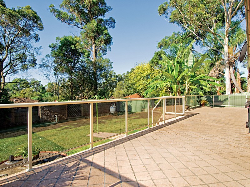 8 Hakea Crescent, Galston NSW 2159