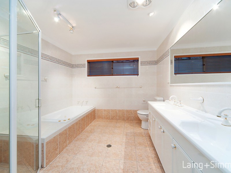 18 Greenhaven Drive, Pennant Hills NSW 2120