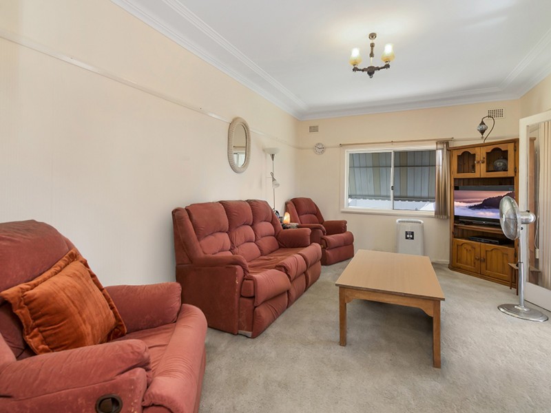 1 Fairview Avenue, The Entrance NSW 2261