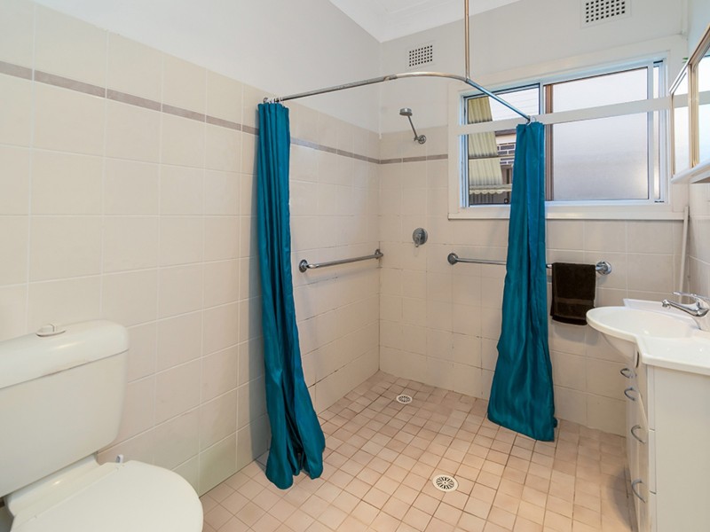 1 Fairview Avenue, The Entrance NSW 2261