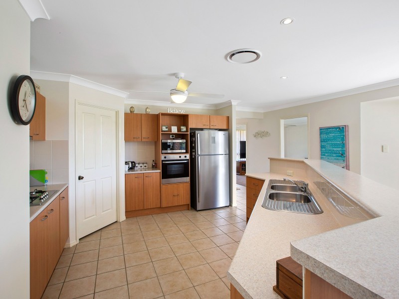 14 Abel Tasman Drive, Lake Cathie NSW 2445