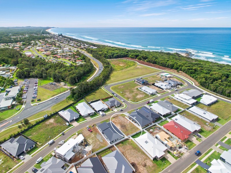15 Summer Circuit, Lake Cathie NSW 2445