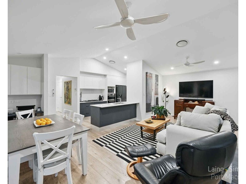 11 Shore Break Crescent, Lake Cathie NSW 2445