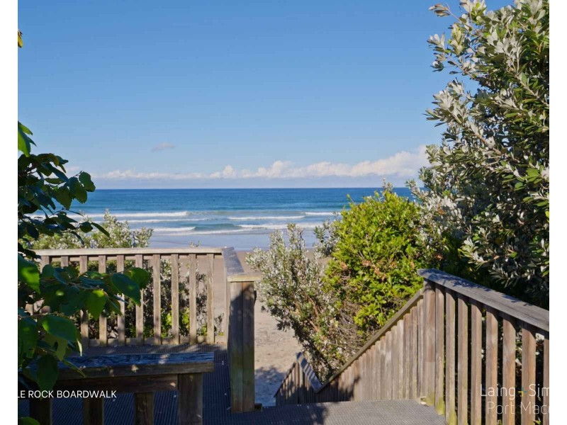 11 Shore Break Crescent, Lake Cathie NSW 2445