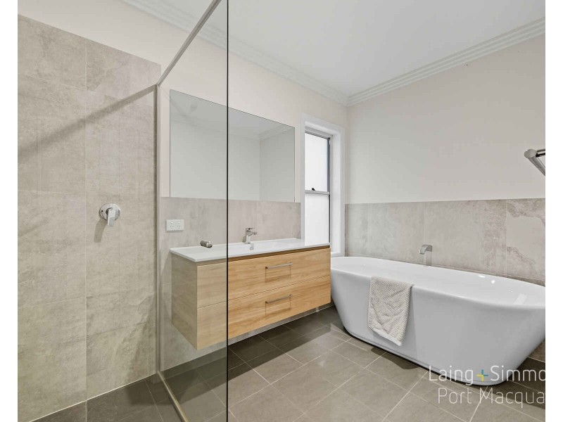 13 Seaside Drive, Lake Cathie NSW 2445