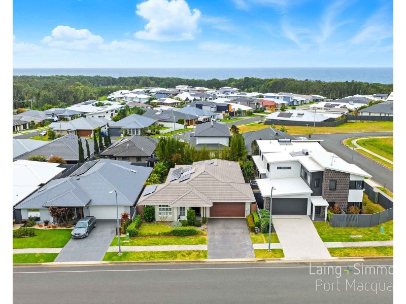 13 Seaside Drive, Lake Cathie NSW 2445
