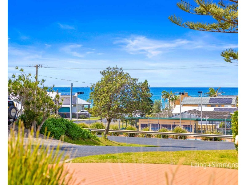 2 Parry Street, Lake Cathie NSW 2445