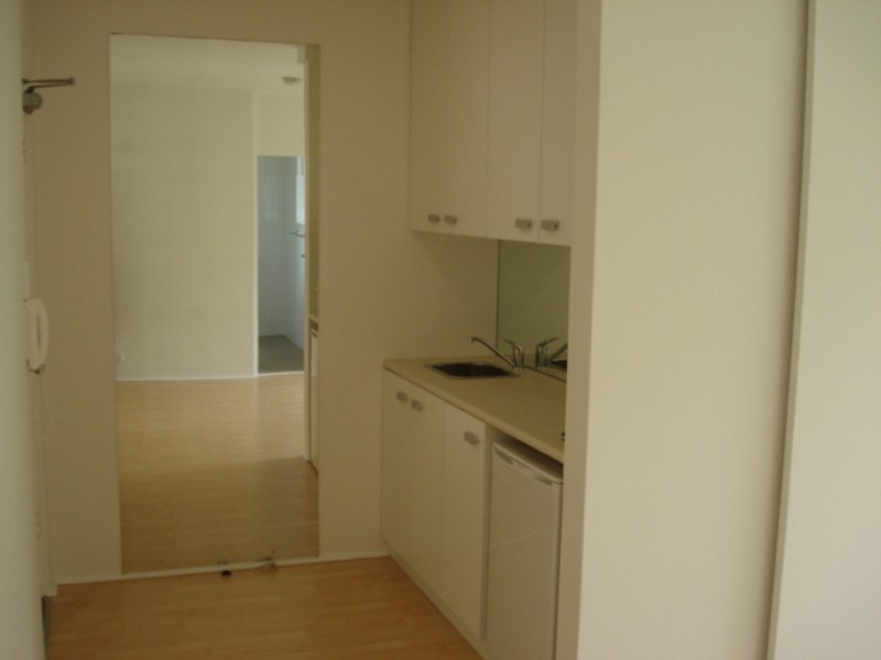 10/4 Barnclueth Square, Potts Point NSW 2011