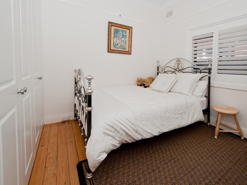 35 Robinson Street, Eastlakes NSW 2018