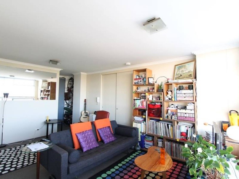 18/10 Barnclueth Square, Elizabeth Bay NSW 2011