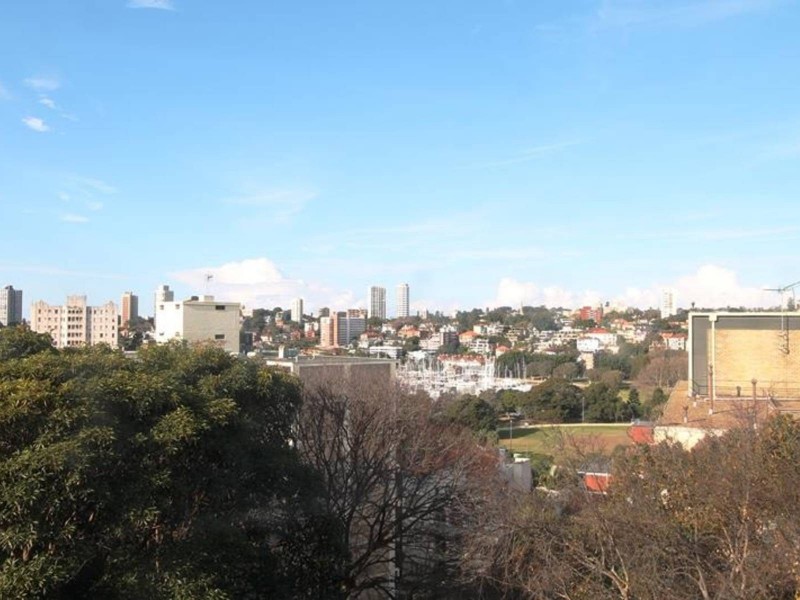18/10 Barnclueth Square, Elizabeth Bay NSW 2011