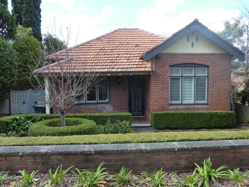 11 Ferncourt Avenue, Roseville NSW 2069