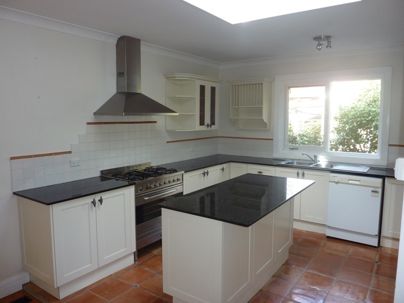 11 Ferncourt Avenue, Roseville NSW 2069