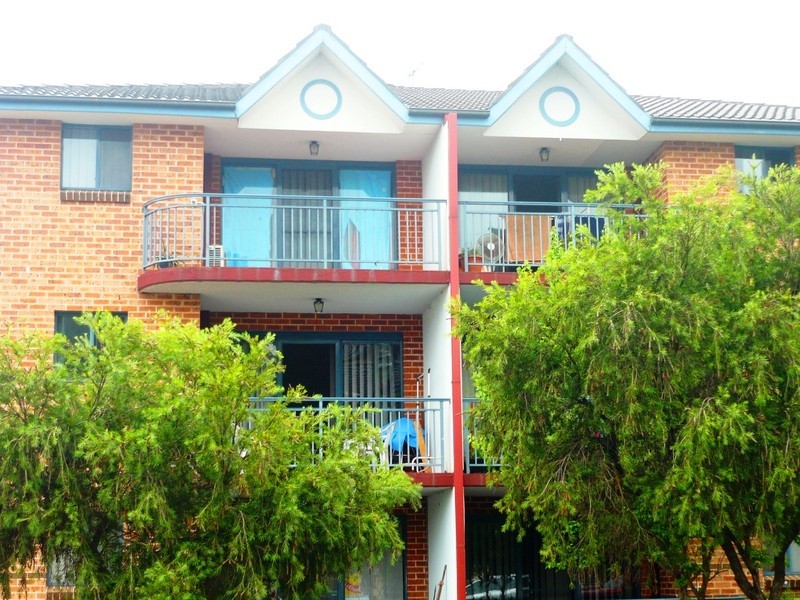 2/10-12 Hassal Street, Westmead NSW 2145