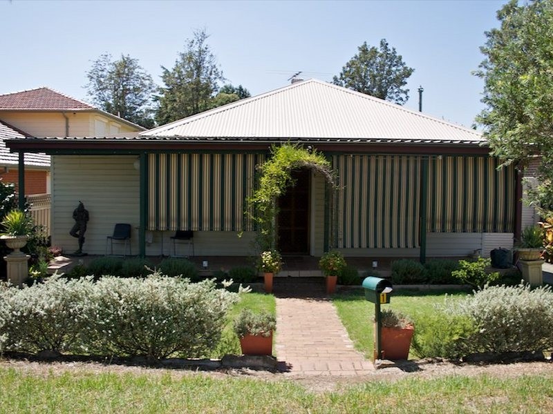 1 Parkland Avenue, Pendle Hill NSW 2145