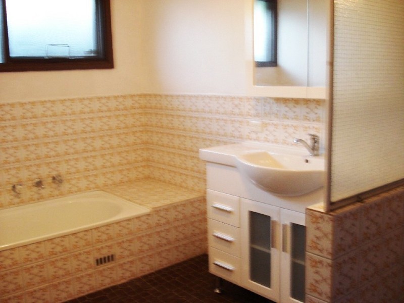 16 Ferndale Close, Wentworthville NSW 2145