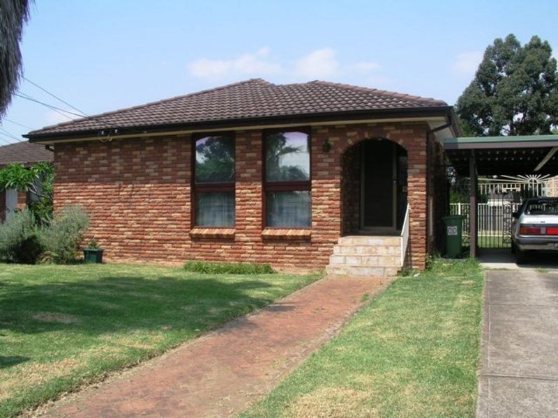 13 Tucks Road, Toongabbie NSW 2146