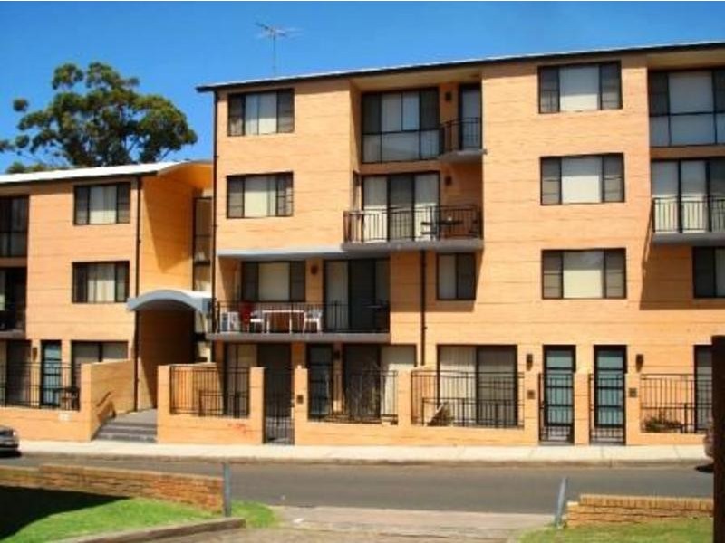 2/11 Charles Street, Liverpool NSW 2170