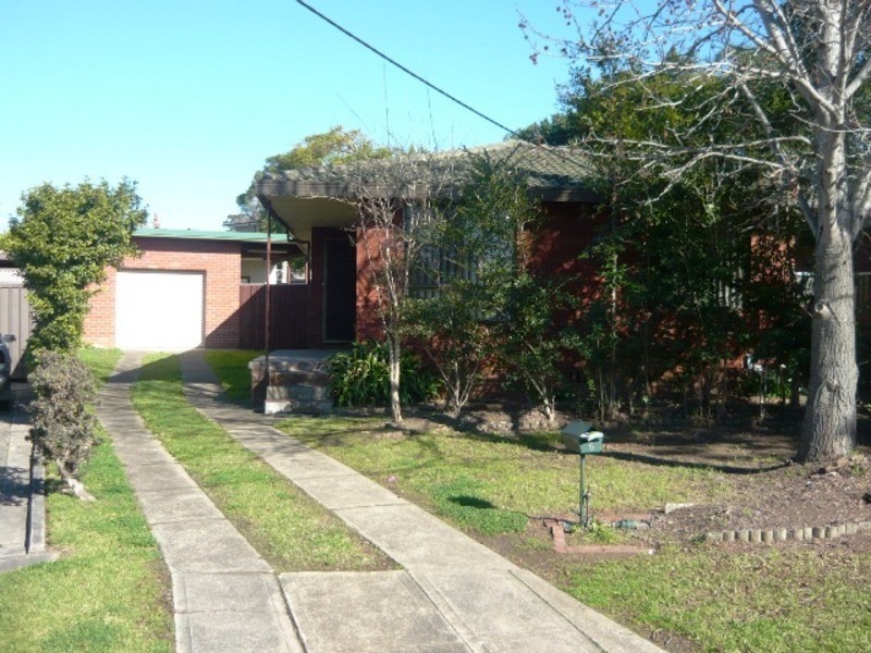 8 Bega Street, Pendle Hill NSW 2145