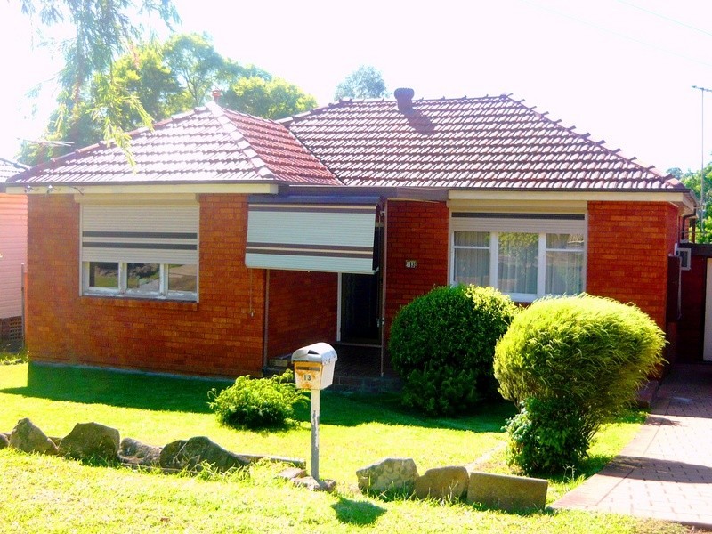 13 Andrew Place, Girraween NSW 2145