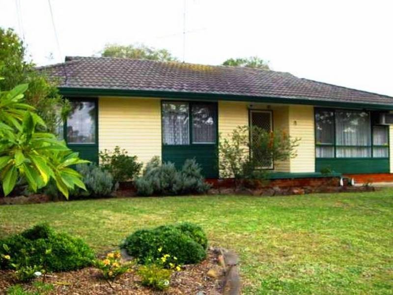 3 Pamela Place, Girraween NSW 2145