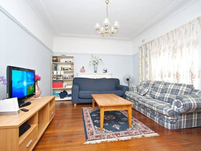 42 Binalong Road, Pendle Hill NSW 2145