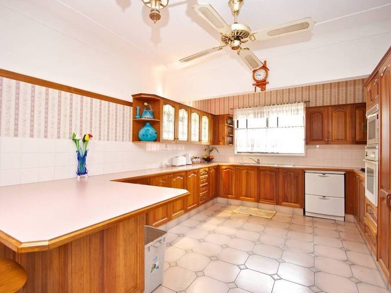 42 Binalong Road, Pendle Hill NSW 2145