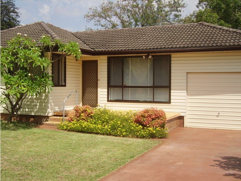 8 Todd Circle, Toongabbie NSW 2146