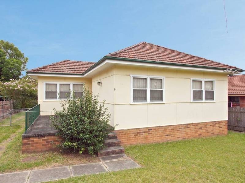 9 Binalong Road, Pendle Hill NSW 2145