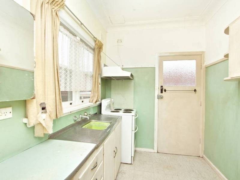 9 Binalong Road, Pendle Hill NSW 2145