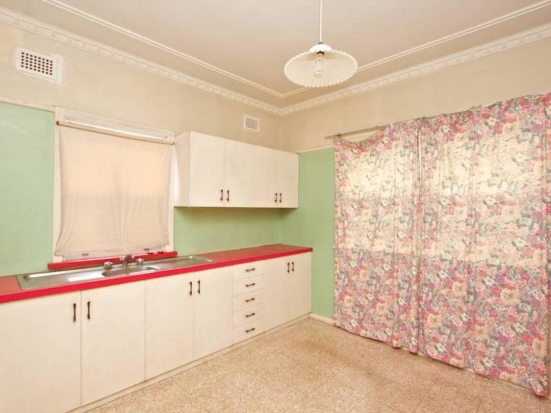 9 Binalong Road, Pendle Hill NSW 2145