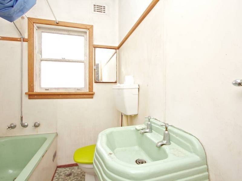 9 Binalong Road, Pendle Hill NSW 2145