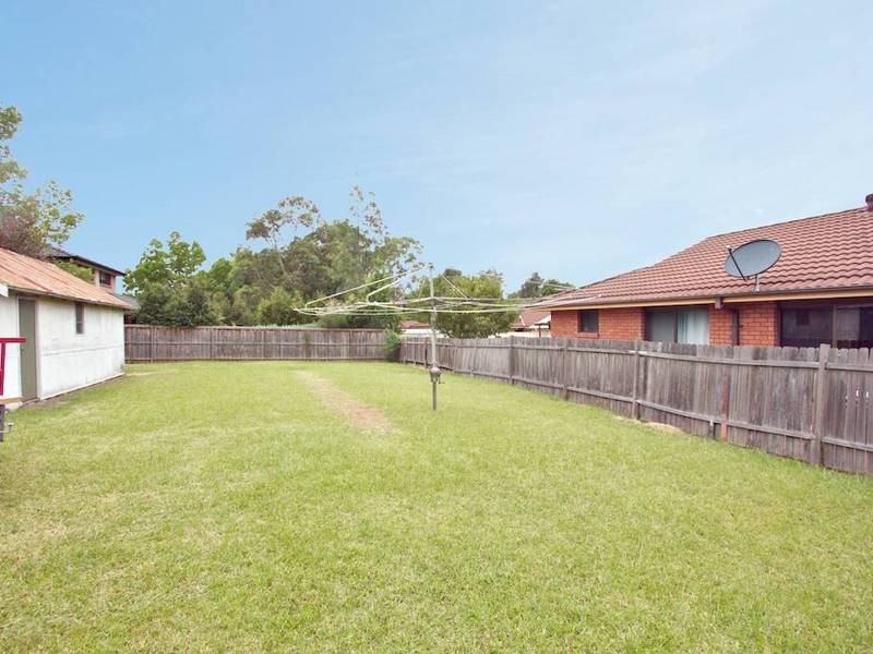 9 Binalong Road, Pendle Hill NSW 2145