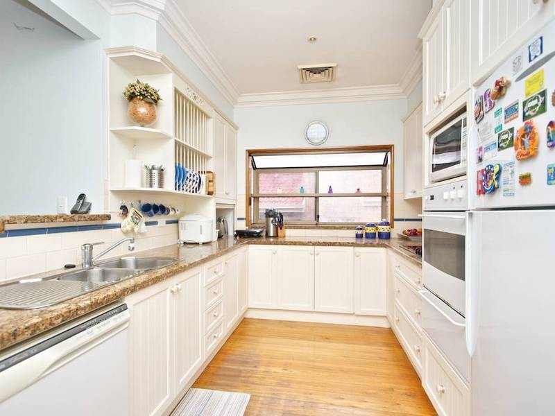 11 Lyle Street, Girraween NSW 2145