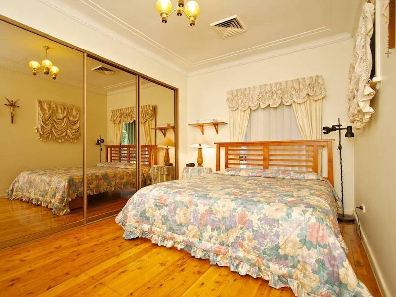 11 Lyle Street, Girraween NSW 2145