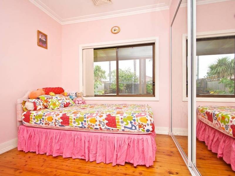 11 Lyle Street, Girraween NSW 2145