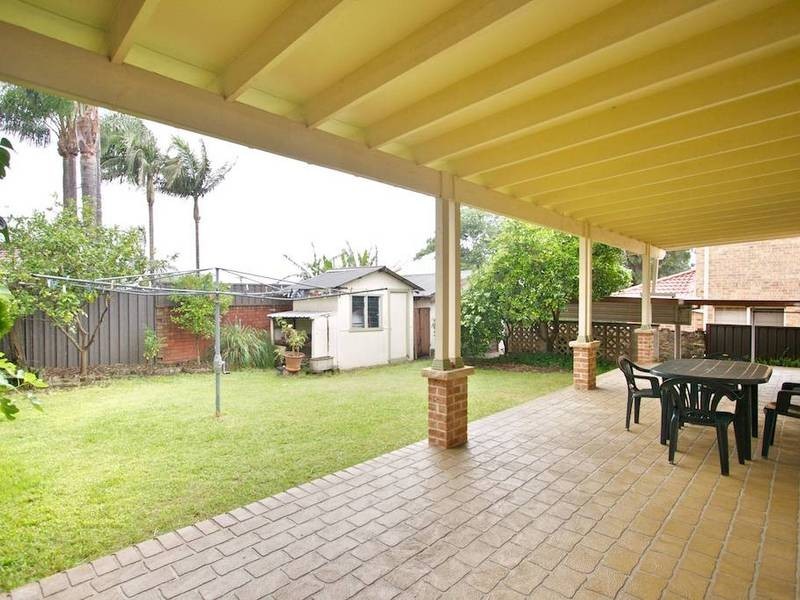 11 Lyle Street, Girraween NSW 2145