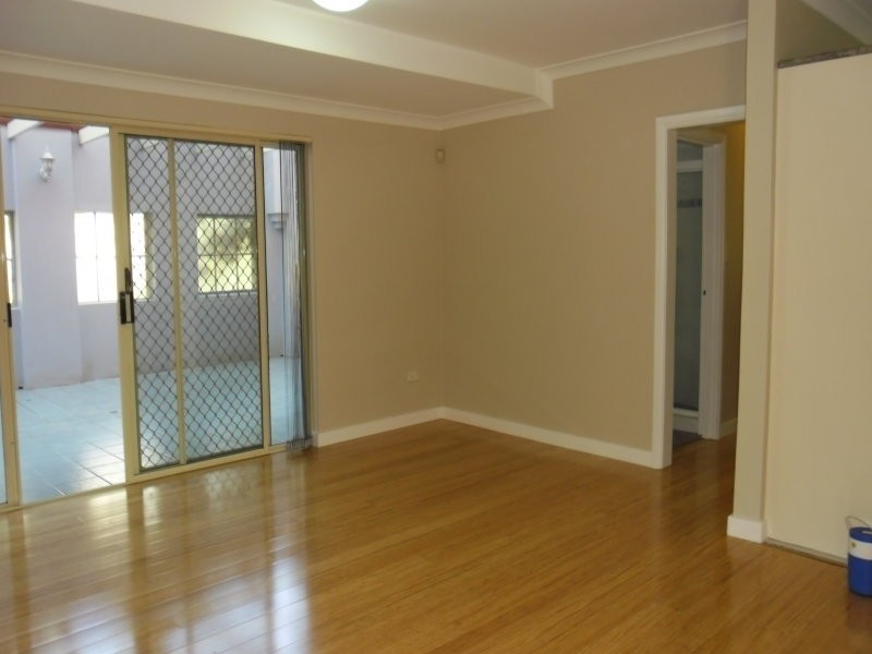 1/211-215 Dunmore Street, Wentworthville NSW 2145