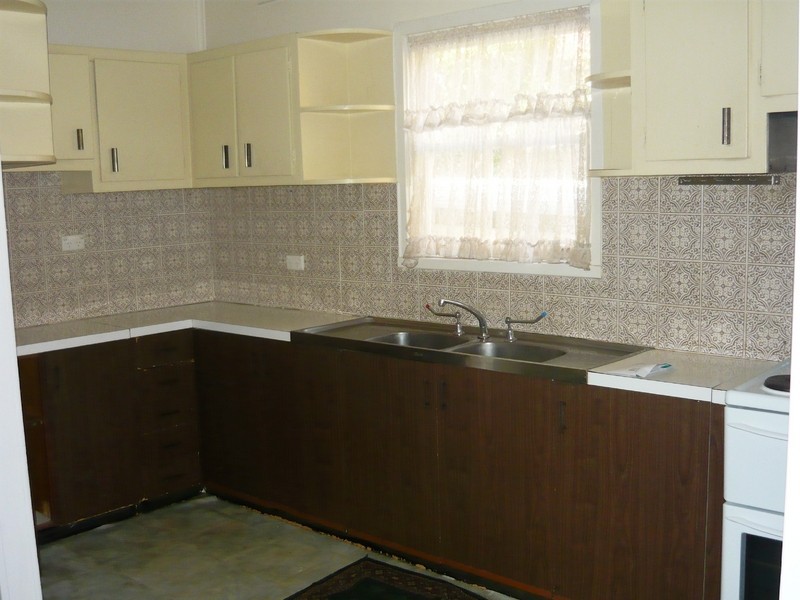 8 Burra Street, Pendle Hill NSW 2145