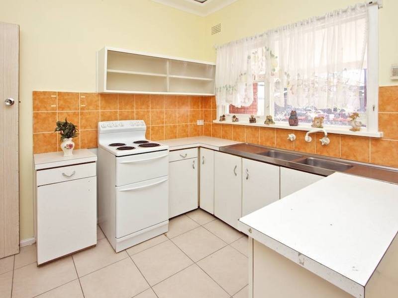 15 Lyle Street, Girraween NSW 2145