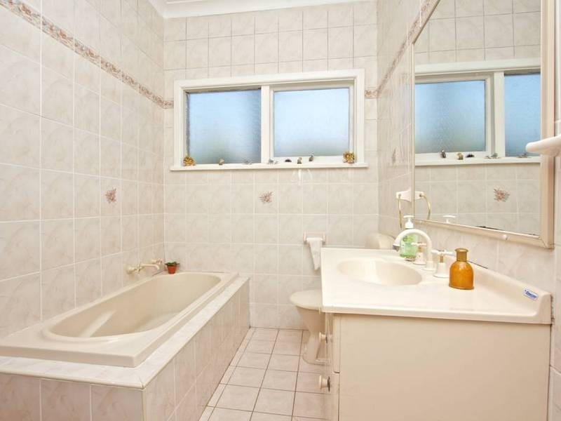 15 Lyle Street, Girraween NSW 2145