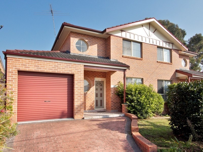 2/87 Oramzi Street, Girraween NSW 2145