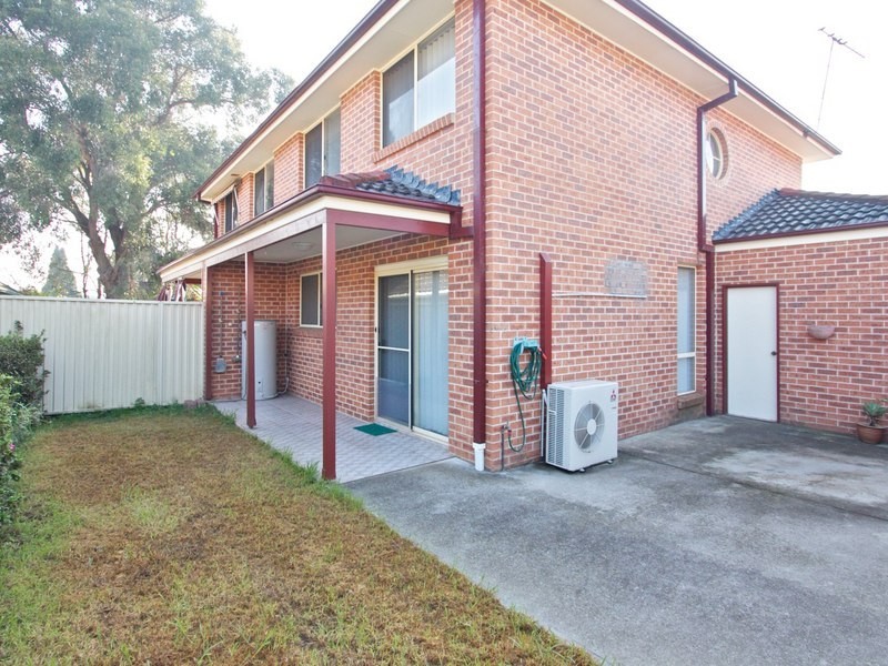 2/87 Oramzi Street, Girraween NSW 2145