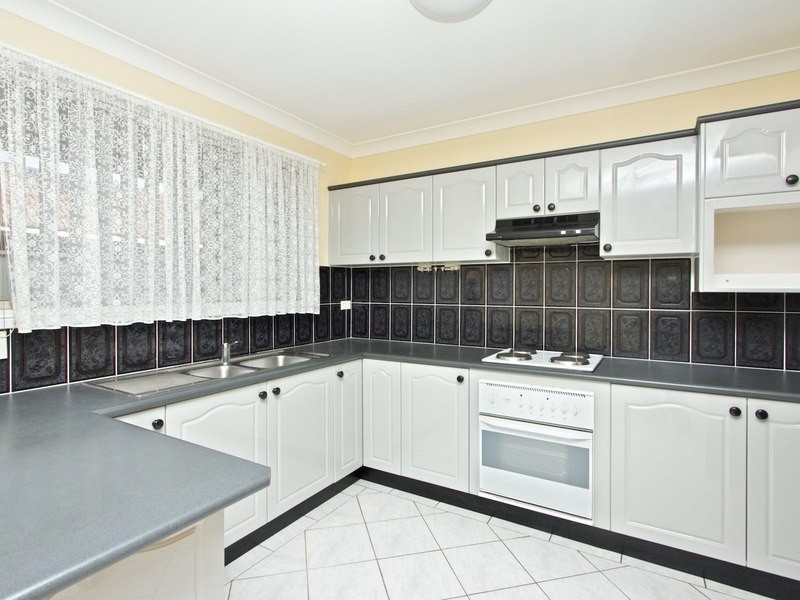 2/87 Oramzi Street, Girraween NSW 2145