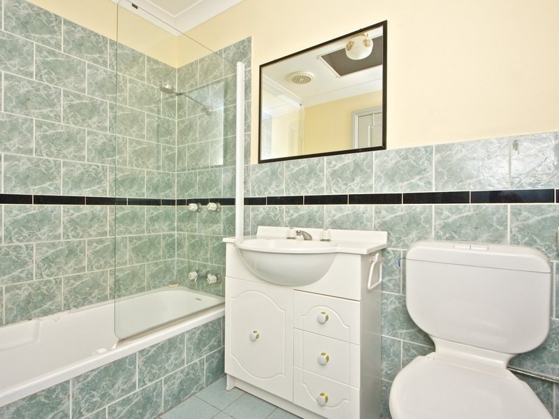 2/87 Oramzi Street, Girraween NSW 2145