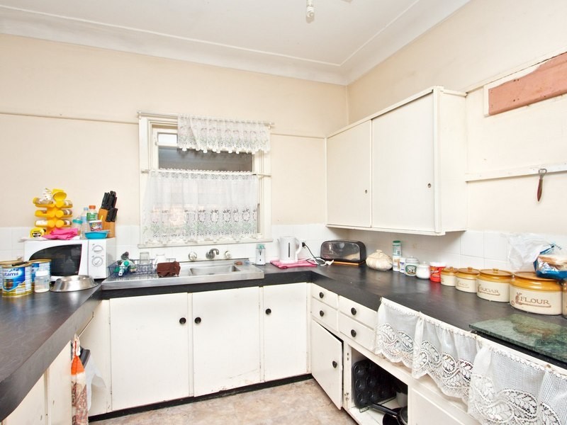 39 Lucretia Road, Toongabbie NSW 2146