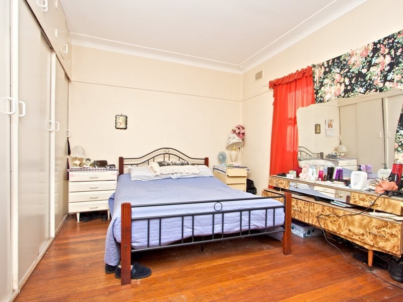 39 Lucretia Road, Toongabbie NSW 2146