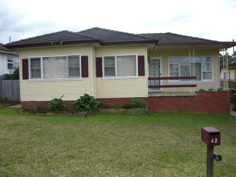 42 Fitzwilliam Road, Toongabbie NSW 2146