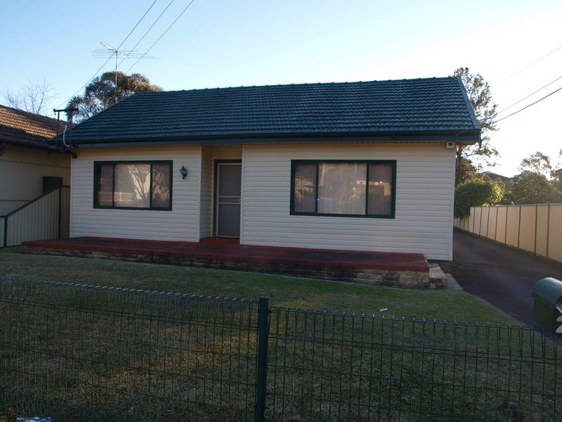 28 Budgeree Road, Toongabbie NSW 2146