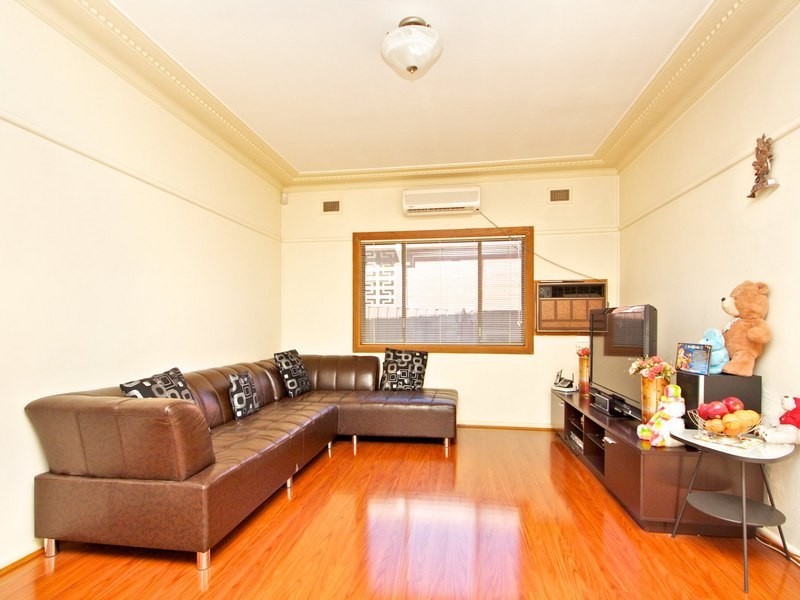 80 Ballandella Road, Toongabbie NSW 2146